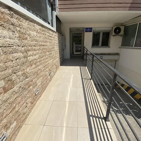 Lina's Cozy Apartment- Free Parking & Near Center דירה סקופיה