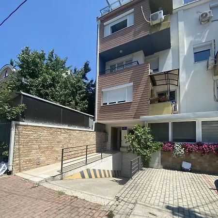 Lina's Cozy Apartment- Free Parking & Near Center شقة *