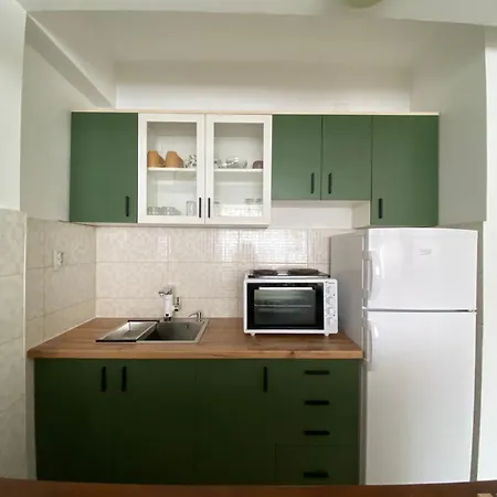 Lina's Cozy Apartment- Free Parking & Near Center شقة *