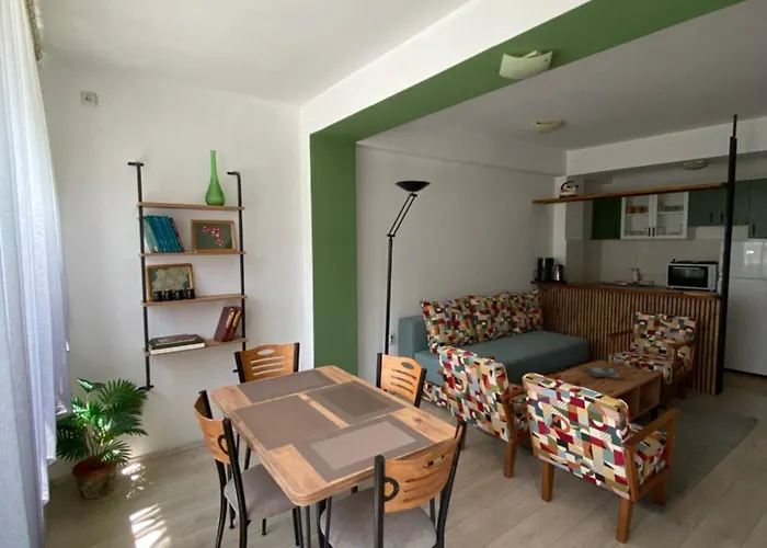 Apartment Lina's Cozy Apartment- Free Parking & Near Center *