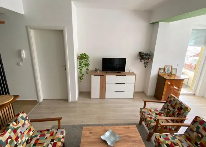 Lina's Cozy Apartment- Free Parking & Near Center Апартаменти Скоп'є