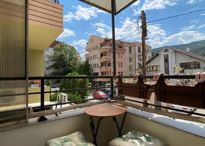 Lina's Cozy Apartment- Free Parking & Near Center