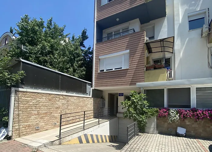 Lina's Cozy Apartment- Free Parking & Near Center Apartment *